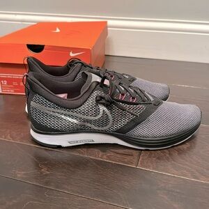 Nike women’s zoom strike NIB 12
